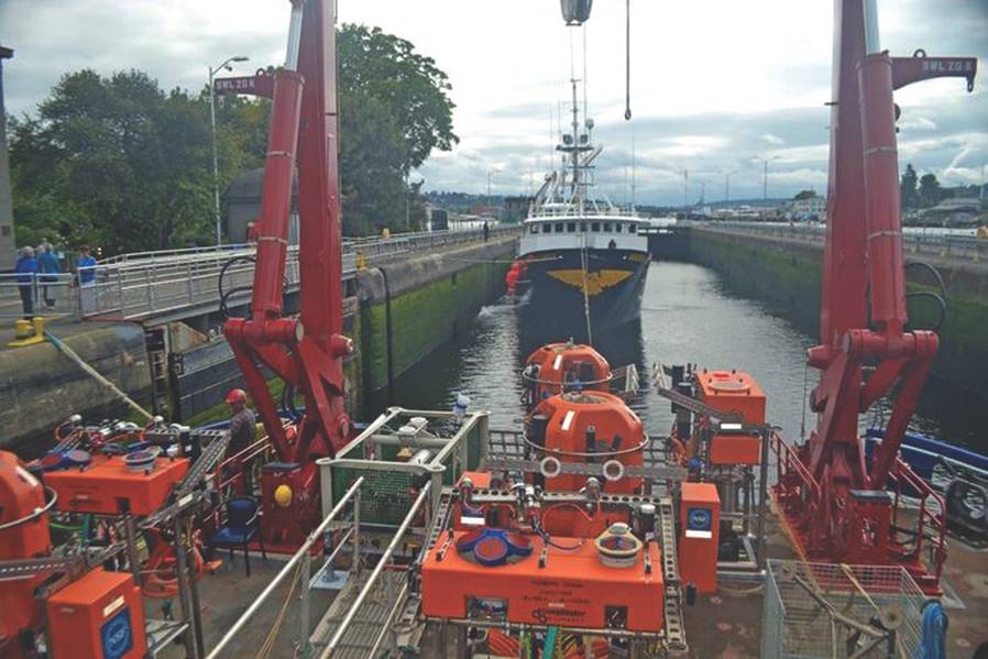 Abb.1. Auf dem Weg zu Baustellen vor der Küste von Oregon sind mehrere ADCPs in der festen Plattform von Shallow Profiler Moorings installiert. (Credit: M. Elend, Universität von Washington, VISIONS '16 Expedition)