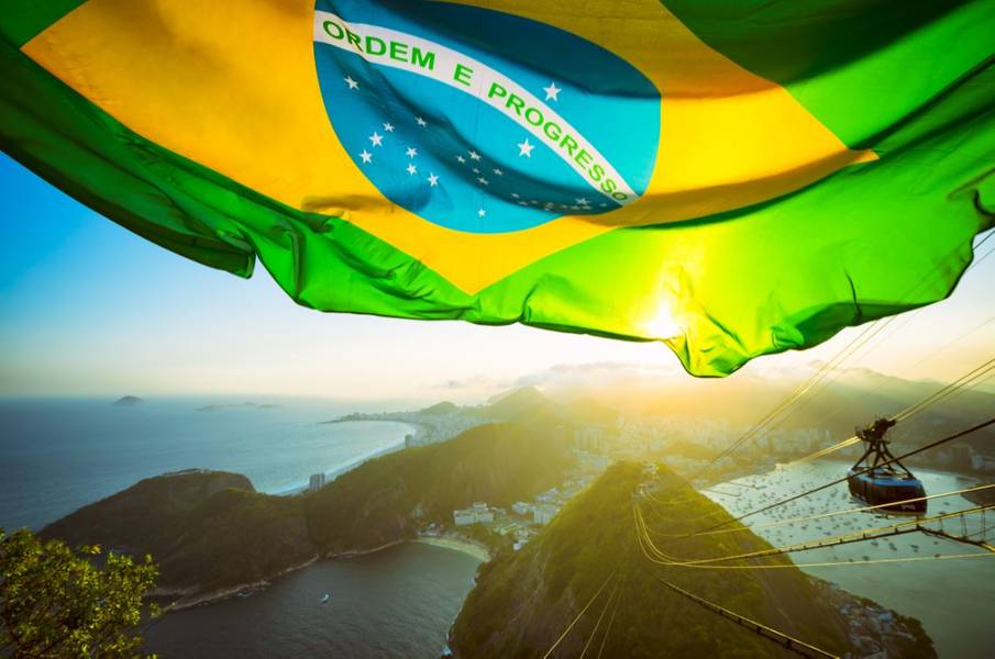 Brasilianische Flagge - Bild von lazyllama - AdobeStock