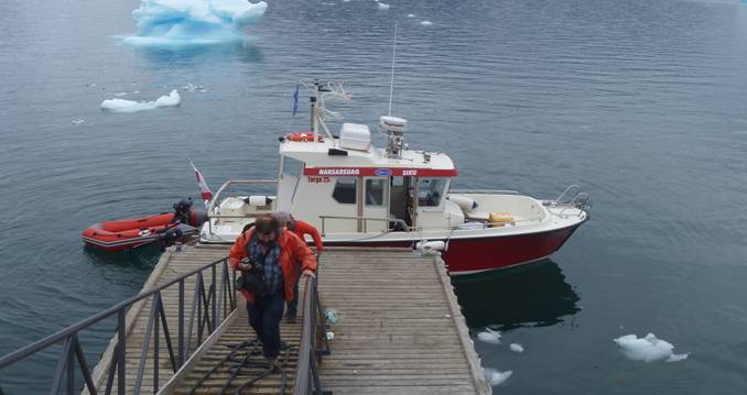 Die Vermessung des Ikka-Fjords wurde zwischen dem 20. und 21. Juni 2019 durchgeführt. Der erste Tag diente teilweise der Schulung und Einarbeitung des Steuermanns in die Vermessungsanforderungen und die Aufklärung, um Navigationsgefahren im Fjord zu identifizieren, die durch Säulen und Felsschären verursacht werden einige Anschaffungen. Der zweite Tag wurde ausschließlich der Akquise gewidmet, gefolgt von der Demobilisierung der Verbreitung von „Siku“. Bild: Mit freundlicher Genehmigung von Norbit