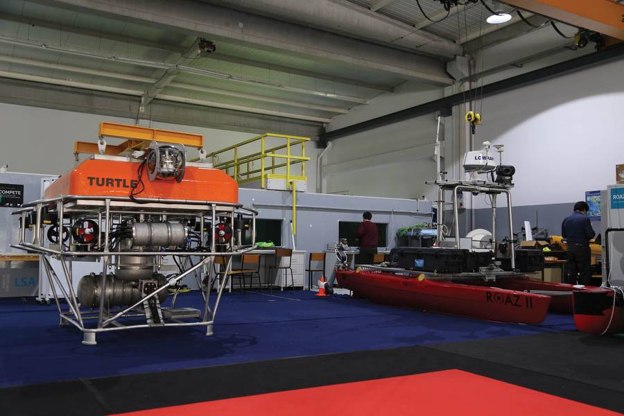 Enabler de mineração: Lander TURTLE do INESC TEC (em um compartimento de equipamentos e subindo para manutenção). Foto: INESC TEC