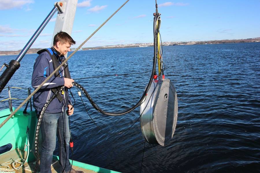 Implementación de un proyector de sonido C-BASS VLF: un lanzamiento de producto reciente de GeoSpectrum Technologies que cumple una serie de funciones operativas para el sector marino. Foto: Tecnologías GeoSpectrum.