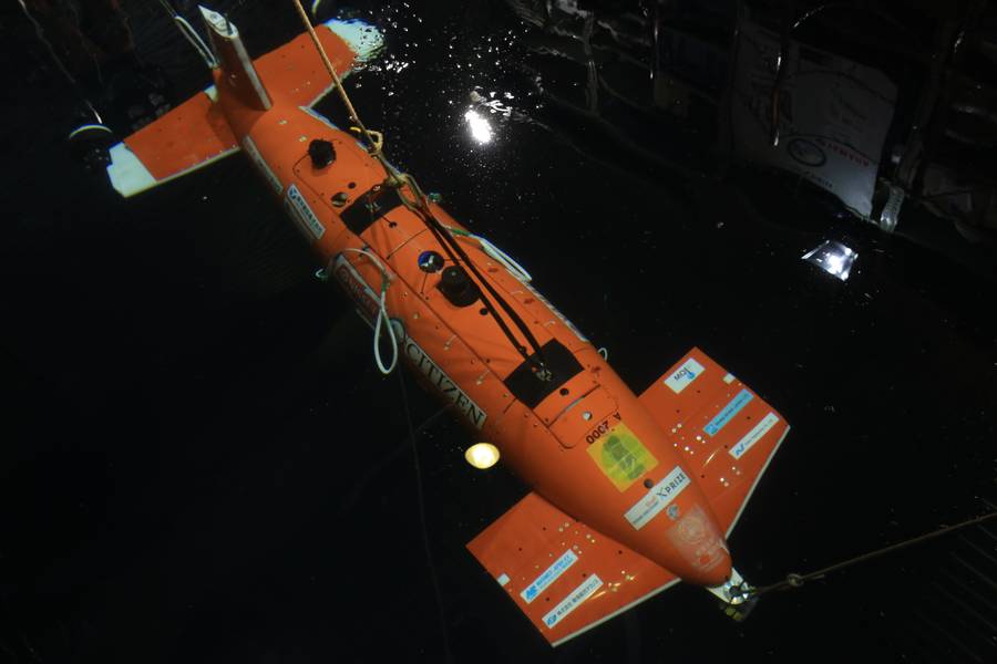 A KUROSHIO está integrando tecnologias de propriedade de universidades, institutos e empresas japonesas para uma abordagem colaborativa exclusiva centrada em torno de AUVs. (Foto: Woodruff Patrick Laputka)