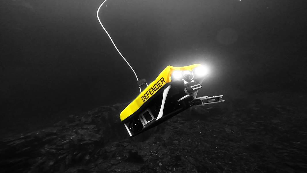 MSS Defender inspecciona un barco durante una demostración en Noruega. (Foto: Nortek)