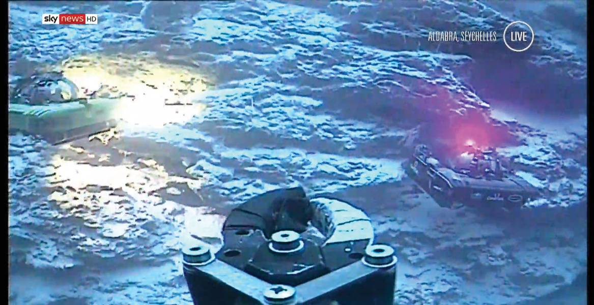 Nektonのミッションでは、2つの有人潜水艦にBlueCommsが装備され、ライブビデオを地上に送信してから、世界中の視聴者に送信しました。 Sky Newsのライブ放送の静止画。写真：ソナダイン