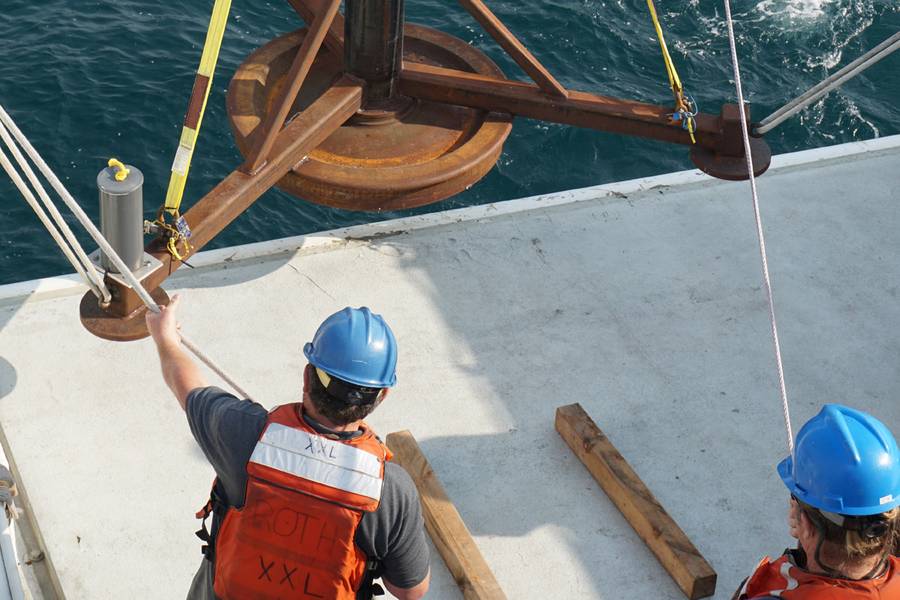 El pesado chasis de 800 kg que fue movido por el flujo (© 2017 MBARI)