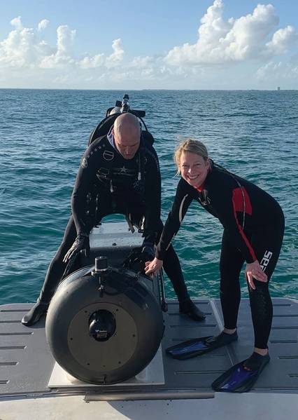 "Estamos moviendo tecnologías autónomas a vehículos que siempre han sido" operados a distancia "o incluso tripulados para obtener más eficiencia y capacidad. Realmente estamos borrando las líneas entre "ROV" y "AUV" y minimizamos la diferencia técnica entre tripulados y no tripulados. "Ben Kinnaman, CEO de Greensea Systems, Inc."