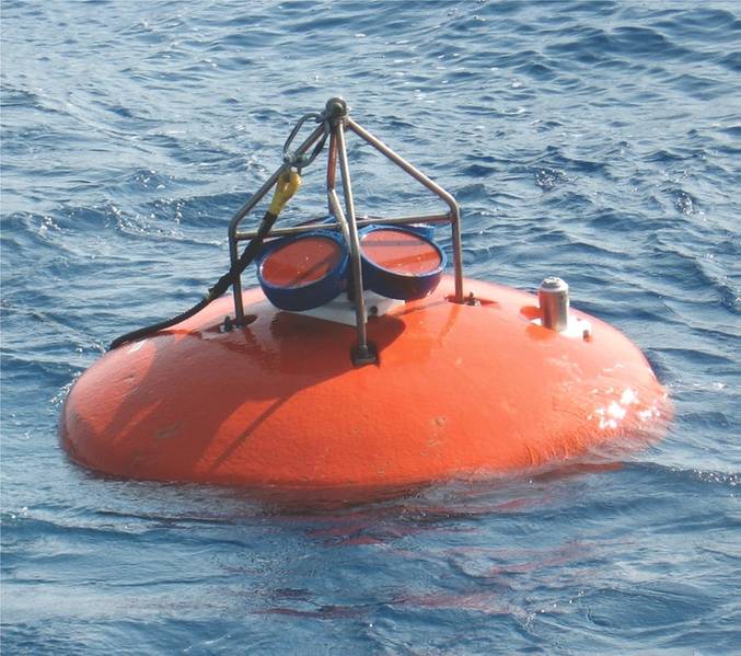 El sistema de la Gran Corriente de Agulhas ha sido examinado con arrays amarrados extensos y persistentes durante las últimas dos décadas. Un elemento crítico fue la captura del volumen transportado por las fuertes corrientes en el océano superior. Por esta razón, muchas de las líneas de amarre fueron rematadas con los ADCPs RDI de Teledyne. (Crédito: J. Ullgren (NIOZ) 2010. https://goo.gl/SJ4dWJ)