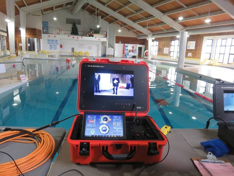 يمكن تشغيل Oceanus Pro ROV من شركة MarineNav الكندية من قبل شخص واحد فقط وتم تصميمه على أنه ROV من فئة الفحص الوعرة القادرة على العمل على عمق يصل إلى 1000 قدم (305 متر) وبسرعة قصوى تصل إلى ستة عقدة للاستخدام في المروحة عمليات التفتيش والبدن ورافد ومهام البحث والاسترداد تحت الماء. الصورة: توم موليجان
