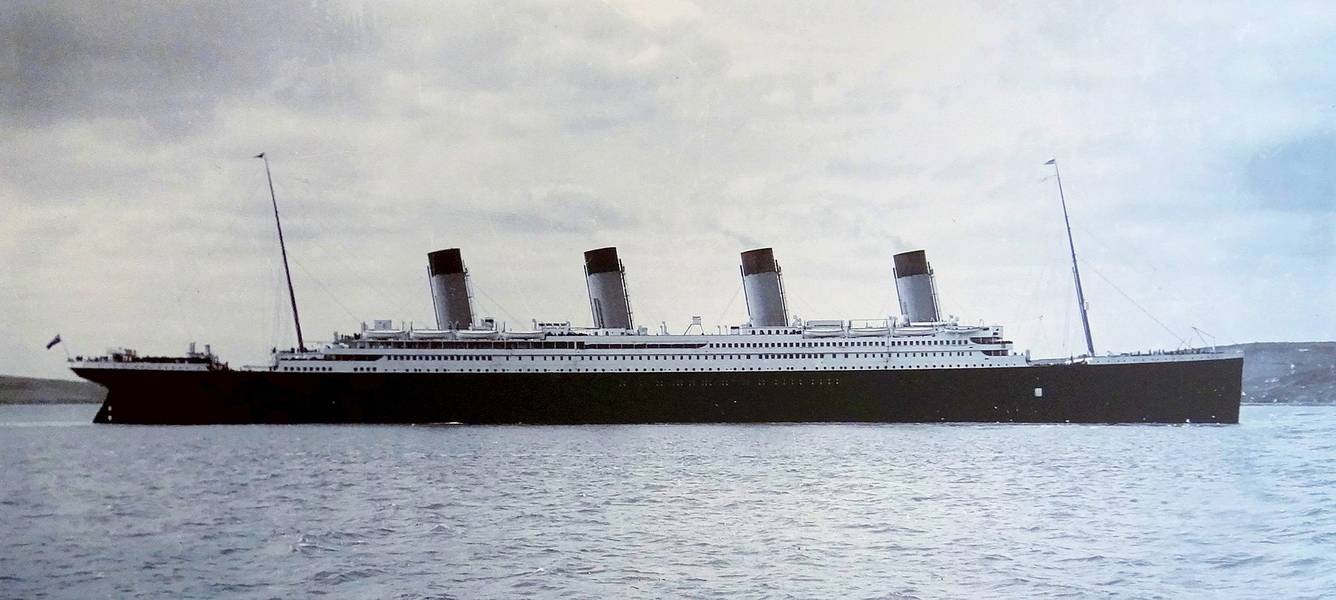 摄影：1912年4月在科布港拍摄的泰坦尼克号（照片：科夫遗产中心）