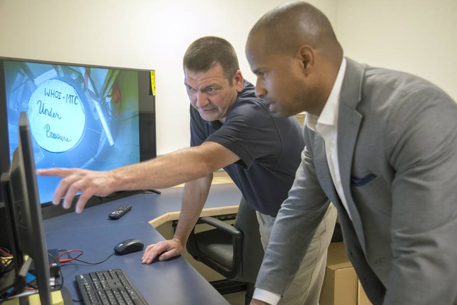 （写真：Jayne Doucette、Woods Hole Oceanographic Institution）