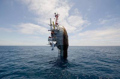 (Foto da Marinha dos EUA por John F. Williams)