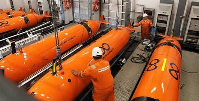 Τα AUV του Ocean Infinity προετοιμάζονται να χαρτογραφούν αυτόνομα το δάπεδο του ωκεανού, πάνω στον κατασκευαστή του θαλάσσιου βυθού (Photo: Ocean Infinity)