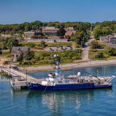 Barco recreativo Endeavour. Crédito: Foto URI