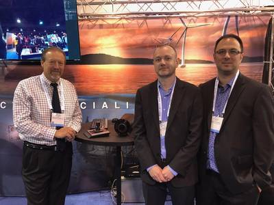 Hier am Sidus-Stand zu sehen sind (vlnr): Leonard Pool, Mark Hopper, VP und Francis Labonte, beide mit Vantrix in Montreal. Suchen Sie in einer zukünftigen Ausgabe des Marine Technology Reporter-Magazins nach einer Funktion des Systems. Foto: Greg Trauthwein