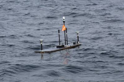 Το USGS Wave Glider σε αποστολή εξοπλισμένο με όργανα Sonardyne GNSS-A. Πίστωση: USGS