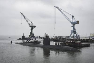 O USS Boise (SSN 764) chega à divisão Newport News Shipbuilding da Huntington Ingalls Industries para iniciar sua revisão de engenharia estendida por 25 meses (Photo by Ashley Cowan / HII)