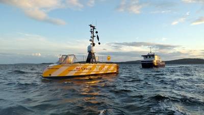 O conceito da equipe GEBCO-NF Alumni zarpa de Horten, na Noruega, no primeiro dos três testes marítimos de 24 horas. A equipe observou o sucesso da rodada de testes de um navio de guarda, visto aqui atrás do USV-Maxlimer. (Foto: GEBCO)