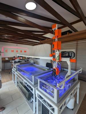 El robot de cultivo de coral CHARM, equipado con su nueva mano robótica blanda, en acción en las instalaciones de CHARM en Magnetic Island. (Fuente: CSIRO)