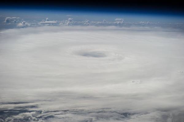 2014年9月17日に国際宇宙ステーションから撮影されたハリケーンエドワードの写真。（提供：NASA JSC / ISS）