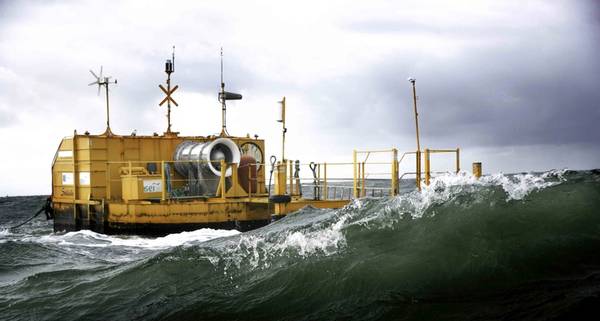 Ein kleinerer Prototyp in Galway Bay, Irland getestet. (Foto: Meeresenergie)