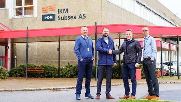 Von links: Jan Vegard Hestnes Operations Director IKM, Ben Pollard Managing Director IKM, Geir Sjøberg CEO AKOFS & Hans Fjellanger BD-Direktor IKM (Foto: IKM)