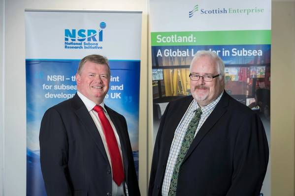 Von links nach rechts: Tony Laing, NSRI-Direktor für Forschung und Marktbeschleunigung, und Andy McDonald, Sektorleiter für Energie und CO2-arme Technologien bei Scottish Enterprise. (Foto: NSRI)