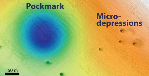 ビッグサー沖の海底のくぼみと微小窪みを示す海底マップ。画像：©2019 MBARI