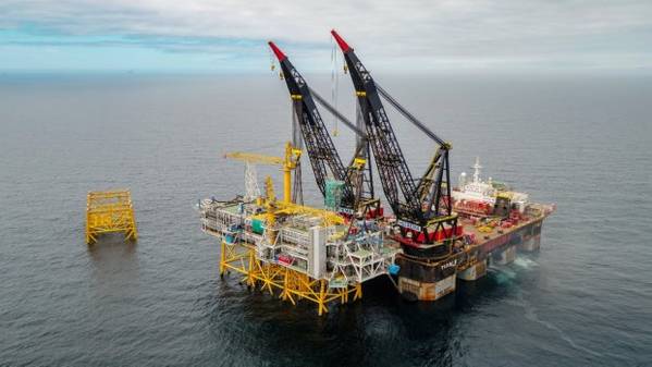 Todas las piezas del rompecabezas de la plataforma fueron levantadas en su lugar por el buque de carga pesada Thialf. (Foto Woldcam - Roar Lindefjeld Bo Randulff Statoil)