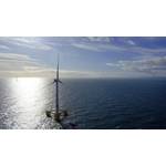 (目前)世界上最大的海上浮式风电场;金卡丁。它位于苏格兰东北部，在半潜式基础上安装了9.5MW的涡轮机，并停泊在海床上。图片来自Cobra Group。