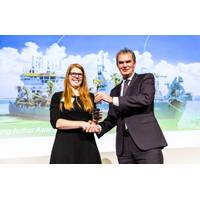 At the 2019 CEDA Dredging Days, IADC’s Secretary General René Kolman (right) bestows the 2nd Young Author Award 2019 to Ms Liesbeth De Keukelaere (left) for her contribution to the paper “Mapping water quality with drones – test case in Texel”. Photo: IADC