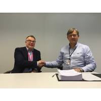 Contract signing (Fornebu – Oslo)  - Peder Hoås and Geir Paulsen (Statoil)