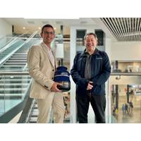 L-R: Leon Hendriksen, Sales & Business Development Manager at Stema Offshore and Alan MacDonald, Head of Sales, UK, Europe and Africa, at Sonardyne. © Sonardyne