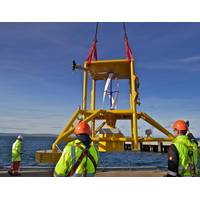 Maneuvering the Subsea Power Hub over the pier for the first system wet trial. (Photo: Nortek)