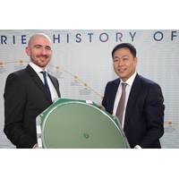    Dr Nathan Kundtz, Kymeta President and CTO (left) and Eric Sung, Intellian President and CEO with a Kymeta mTenna™ Prototype