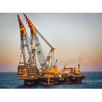 Saipem 7000 lifting the module for Bouri gas project off Libya (Credit: Saipem)
