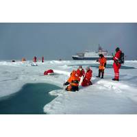 AWI sea-ice physicists have ericted an ice camp to investigate melt ponds on Arctic sea ice. (Photo Alfred-Wegener-Institut Mar Fernandez)