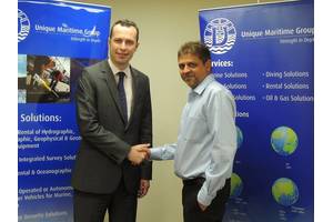 Left to right: Martin Somerville from BWE Shaking Hands with Harry Gandhi, CEO of UMG on this new partnership