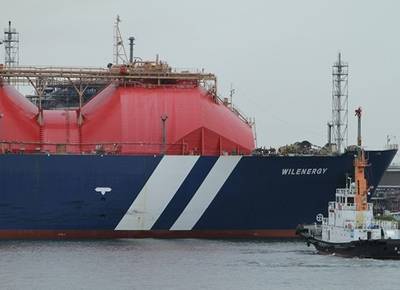 LNG carrier docking: Image courtesy of AWILCO