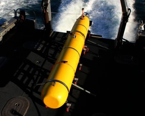 Bluefin 21 on deck: Image courtesy of Bluefin Robotics