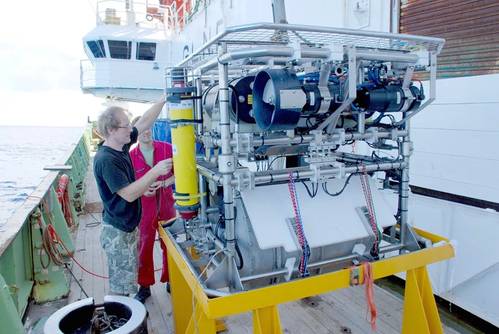 Dr. Bramley Murton preparing for a dive mission (Photo: NOC)