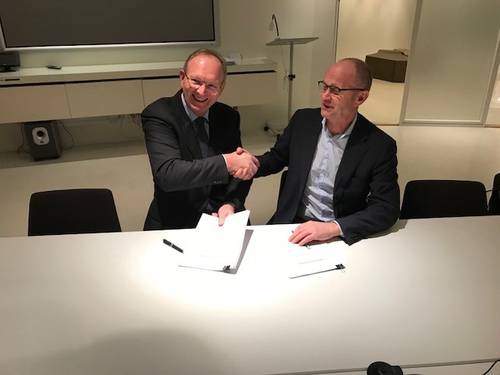 Chairman of the Island Offshore Group, Morten Ulstein, together with the new managing director of Island Offshore Subsea AS, Odd Strømsheim after signing the collaboration agreement (Photo: TechnipFMC)