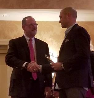 MTS ROV Committee Chair, Chuck Richards, presents the 2018 Corporate Excellence Award to Greensea president and CEO, Ben Kinnaman (Photo: Greensea)