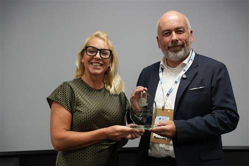 David Rennie, Technical Manager Autonomous Division, Unique Group (UK) receiving the award from Gail Emms, on behalf of UK Ports. © Unique Group