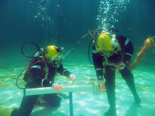  Divers training in NHC's dive tank (Photo courtesy of JFD)