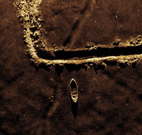 Figure 3: Image of 7-meter Dory and Anchor Scar taken from HII REMUS with MINSAS 60. Image courtesy Kraken Robotics
