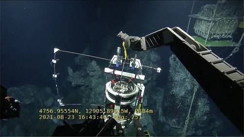 Figure 1. Ocean Networks Canada’s hydrophone and Dalhousie University’s Deep Acoustic Lander are used to monitor hydrothermal vents. Brendan Smith and his Ph.D. advisor, Prof. David Barclay, used hydrophones operated by Ocean Networks Canada in the Pacific Ocean and the European Multidisciplinary Seafloor and water column Observatory in the Atlantic Ocean to monitor two vents on the seafloor. 
Photo: Ocean Networks Canada
