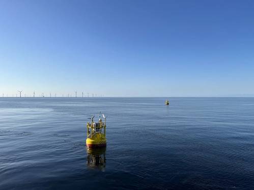 © Fraunhofer IWES
Lidar buoy on FINO 3 measuring mast for verification purposes