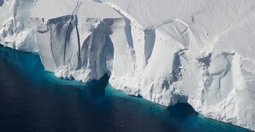 The front of Antarctica's Getz Ice Shelf. (Photo: Jeremy Harbeck/NASA)
