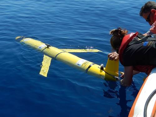A glider is launched as part of an initiative lead by CMRE to enhance environmental knowledge (Photo courtesy of CMRE)