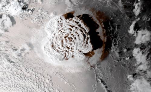 The GOES-West satellite captured this imagery of the Tonga volcanic eruption on Jan. 15, 2022. (Credits: NASA Worldview, NOAA / NESDIS / STAR)